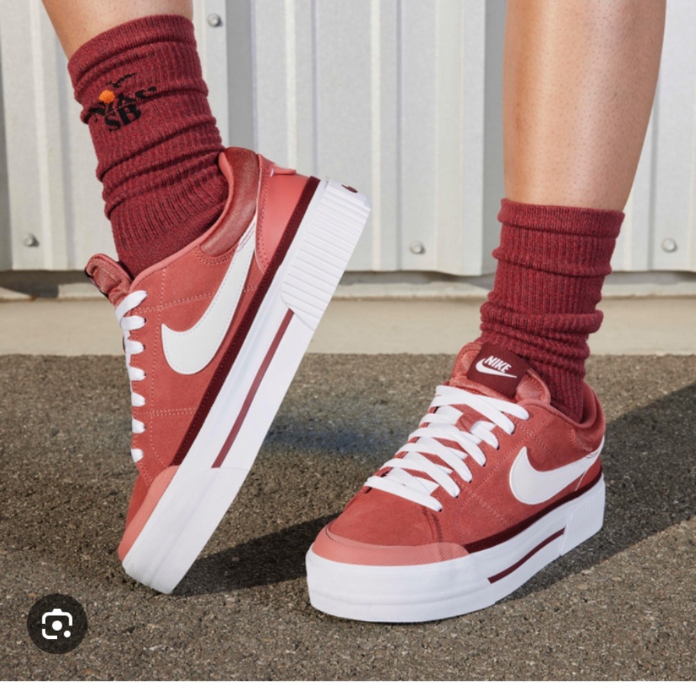 💥💥FLASH SALE 💥💥💥 EUC/Like New Nike Legacy Court Sneakers